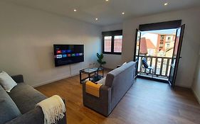 Amplio Apartamento nuevo en el centro de Muxía - Balcón - Cama King Size - TV 65pulgadas